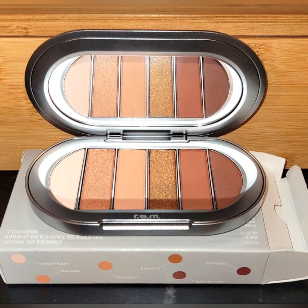 r.e.m. beauty Midnight Shadows Babydoll Eyeshadow Palette (NIB)